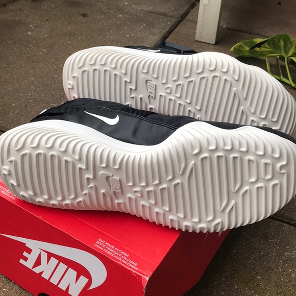 Nike Komyuter black & white mens sneakers - Picture 7 of 7